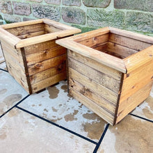 Load image into Gallery viewer, 2 Wooden Planter set
